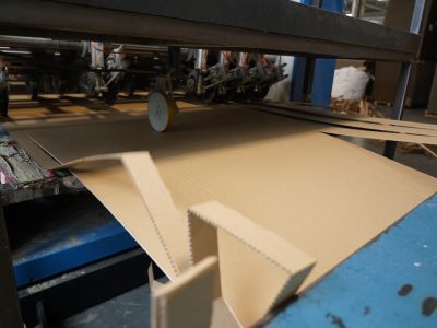 Gofruoto kartono dėžės / kartoninių dėžių gamyba